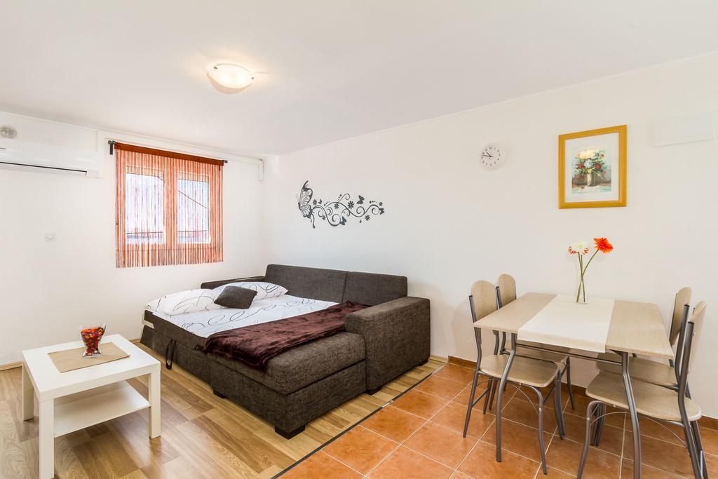 Apartmani Bregovec Maslenica Exterior photo